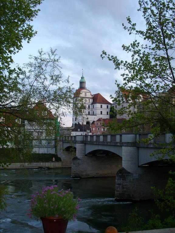 Hotel Am Fluss นอยบวร์ก อันแดร์ โดเนา ภายนอก รูปภาพ