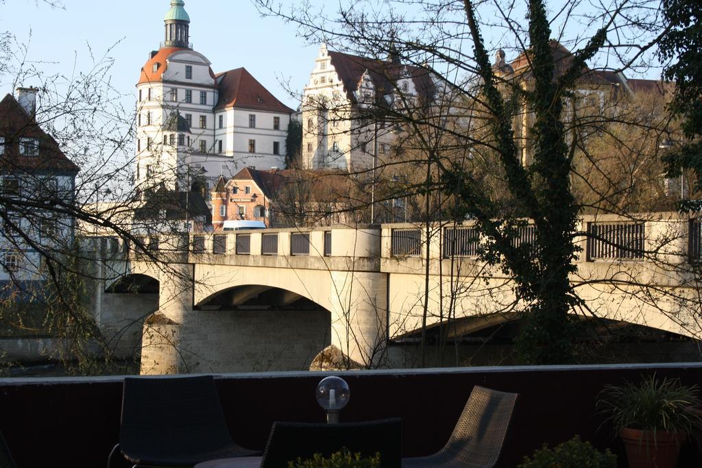 Hotel Am Fluss นอยบวร์ก อันแดร์ โดเนา ภายนอก รูปภาพ