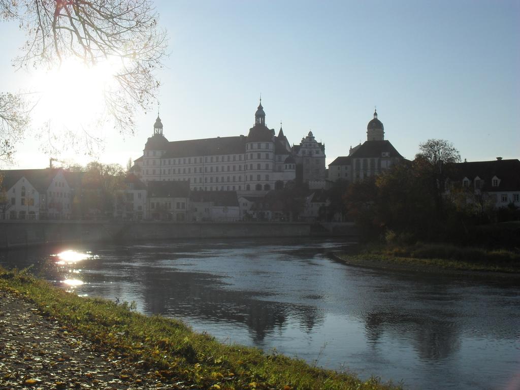 Hotel Am Fluss นอยบวร์ก อันแดร์ โดเนา ภายนอก รูปภาพ